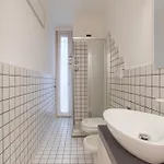 Guesthost - With Ac, Balcony & Parking! Lägenhet