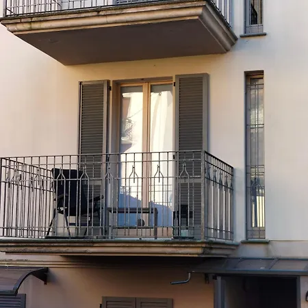 Guesthost - With Ac, Balcony & Parking! Lägenhet Ossuccio