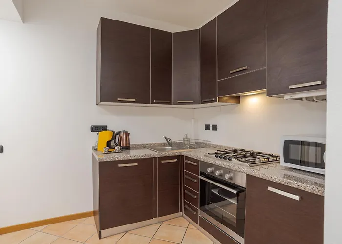 Guesthost - With Ac, Balcony & Parking! * Ossuccio