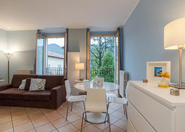 Διαμέρισμα Guesthost - With Ac, Balcony & Parking!