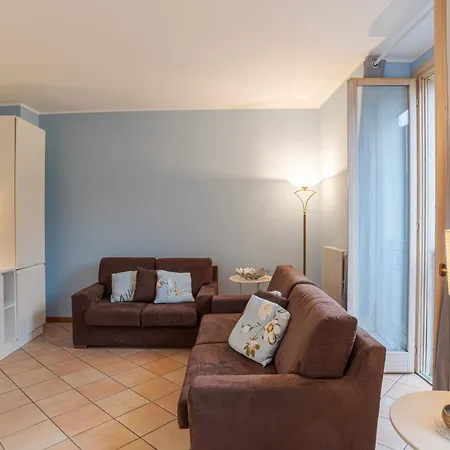 Guesthost - With Ac, Balcony & Parking! Daire *