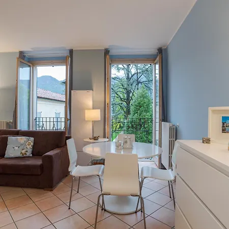 公寓 Guesthost - With Ac, Balcony & Parking!